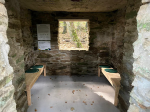 Opravenou Emerichovu studánku s malou turistickou útulnou brzy čeká slavnostní otevření