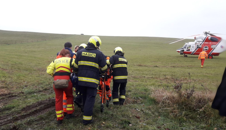 Šest lidí se zranilo při čelním střetu dvou osobáků na nechvalně proslulém úseku silnice, který byl navíc mokrý