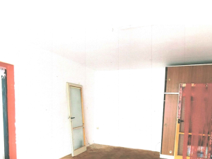 Při stěhování sbalili kus lina i obklady. Problémový nájemníci, kteří odmítali opustit byt, po sobě zanechali spoušť