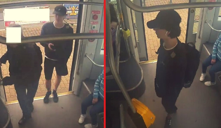 Tramvaj poničil zatím neznámý vandal. Policisté by si rádi promluvili s mladíkem ze záběrů bezpečnostní kamery