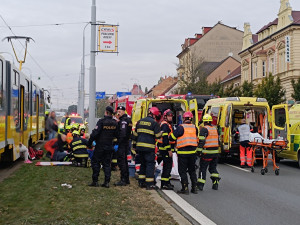Při srážce dvou tramvají v centru Plzně se zranilo téměř 30 lidí včetně pěti dětí