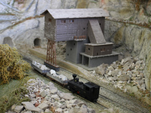 Modeláři představí veřejnosti unikátní a obří modelové kolejiště. Koleje vedou pestrou krajinou 600 metrů