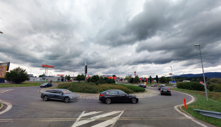 U Globusu se chystá blesková oprava kruháče. Začne v pátek večer a skončí v neděli dopoledne