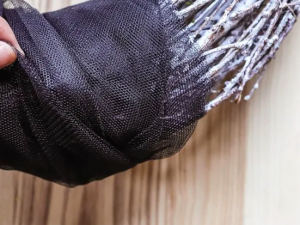 Máte rádi Halloween? Vyrobte si na dveře strašidelný věnec