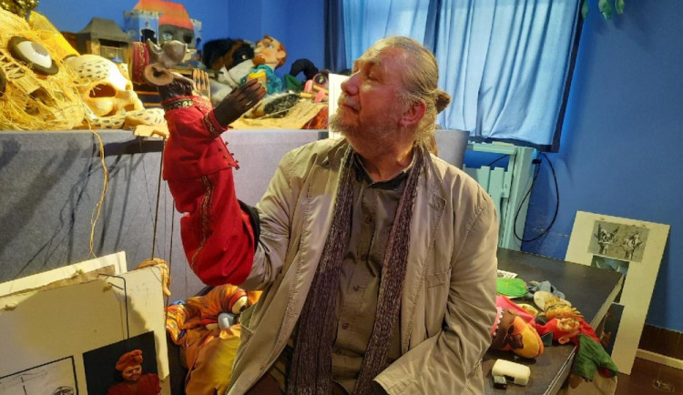 Výtvarník Ivan Nesveda vdechl život stovkám loutek, jeho království je teď ve Studiu Alfa DOLE