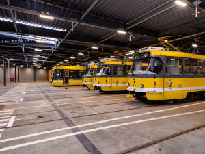 Tramvajová vozovna s obří zelenou střechou na Slovanech uspěla v soutěži Adapterra Awards