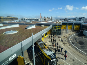 Tramvajová vozovna s obří zelenou střechou na Slovanech uspěla v soutěži Adapterra Awards