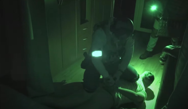 VIDEO: Skupina podvodníků obrala stát o 1,2 miliardy při kšeftech se zbožím z Číny