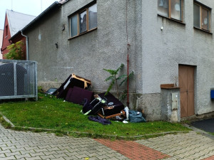 Analýza odpadu i záběry z kamer, městu se daří dohledávat zakladatele černých skládek