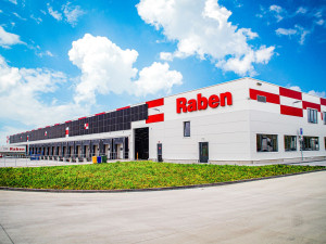 Obchodní brána do Evropy je v Rokycanech. Supermoderní logistické depo zpřístupňuje všechny kouty Česka a dalších 14 zemí velkým i malým firmám