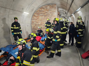 Skutečná letošní nehoda vlaku ve Švýcarsku byla námětem obřího cvičení složek IZS v nejdelším českém tunelu