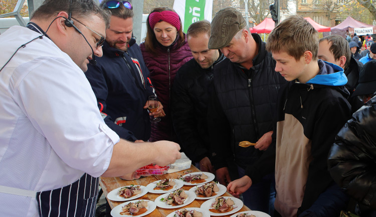 Svatomartinskou husu v Habrmannově parku si užily stovky lidí. Frčel i burger s husím masem nebo husí kaldoun