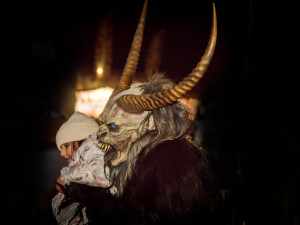 Zapomeňte na nudné vánoční trhy a nostalgické koledy. Klatovy se opět chystají na návštěvu Krampusáků