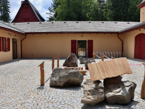 Tajemný zámek Tři Trubky uprostřed brdských lesů boduje. Tři měsíce po otevření navštívilo areál 6368 hostů