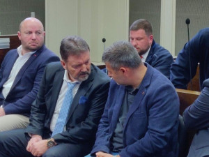 Obhajoba bývalého šéfa fotbalu Romana Berbra označila dohody o vině a trestu za nezákonné kvůli chybám