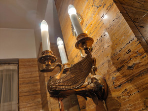 Chci, aby návštěvníci viděli byt a měli k tomu i zábavnou show, říká oblíbený průvodce po Loosových interiérech