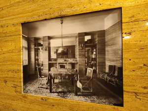 Chci, aby návštěvníci viděli byt a měli k tomu i zábavnou show, říká oblíbený průvodce po Loosových interiérech