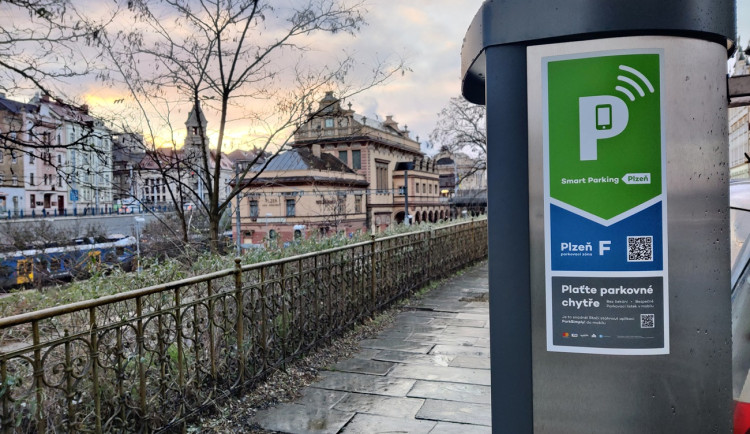 Plzeň rozšíří zónu placeného parkování k železniční stanici Jižní Předměstí a k Centrálnímu autobusovému nádraží