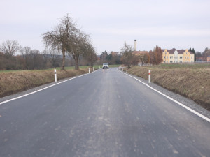 Dlouho zanedbávaný úsek silnice mezi Dobřany a Dnešicemi prošel opravou za 34 milionů korun