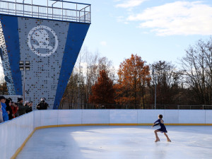 Plzeňané si mohou zabruslit na prvním veřejném zimním kluzišti ve městě