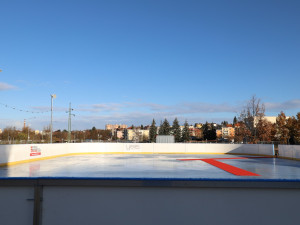 Plzeňané si mohou zabruslit na prvním veřejném zimním kluzišti ve městě