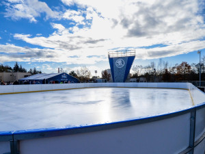 Plzeňané si mohou zabruslit na prvním veřejném zimním kluzišti ve městě