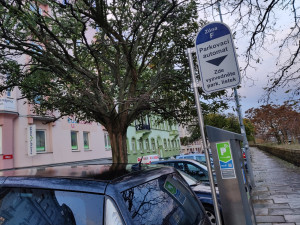 Plzeň rozšíří zónu placeného stání k nádraží Jižní Předměstí a k Centrálnímu autobusovému nádraží