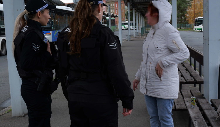 ANEKTA: Protikuřácký zákon je tu s námi už šest let, kuřáci ze zastávek ale stále nezmizeli