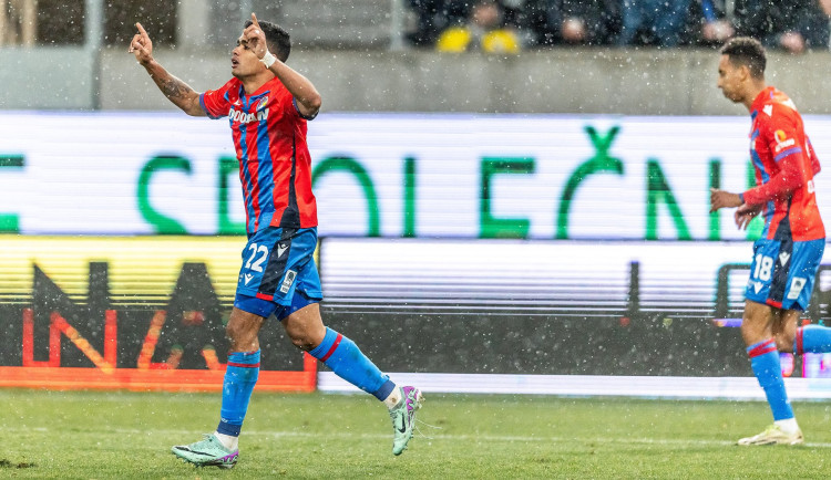Fotbalisté Plzně remizovali v Hradci Králové 1:1, bod hostům zachránil Cadu