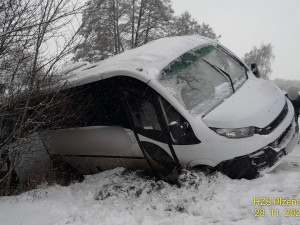 Na Klatovsku odpoledne havaroval i školní autobus