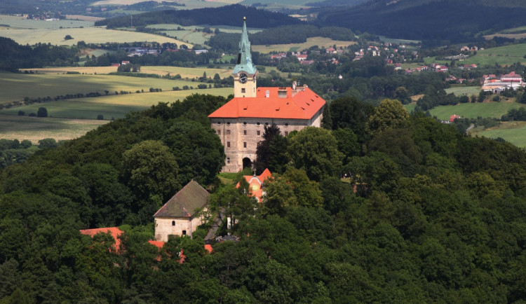 Zámek Zelená Hora proslavený Černými barony získá od kraje 1,45 milionu na obnovu a oživení