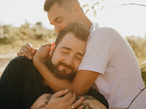 Češi jsou pro narovnání práv stejnopohlavních párů. Jen každý desátý by vynechal možnost adopce