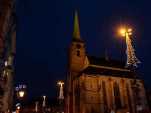 V centrum západočeské metropole září přes 500 vánočních zdobných prvků