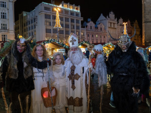 Trojka chce trumfnout svůj loňský zápis do České knihy rekordů, svolává na náměstí Mikuláše, čerty a anděly