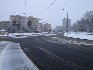Na nově zrekonstruovaný úsek trati v ulici Terezie Brzkové se po pěti měsících konečně vrátily tramvaje