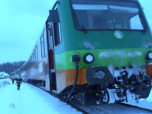 Vlak srazil a usmrtil zatím neznámého muže u Plzně. Pravděpodobně jde o nehodu při přecházení kolejí