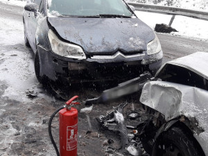 Na spojnici Svojkovice - Holoubkov se střetla dvě osobní a jedno nákladní vozidlo.