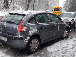 Na spojnici Svojkovice - Holoubkov se střetla dvě osobní a jedno nákladní vozidlo.