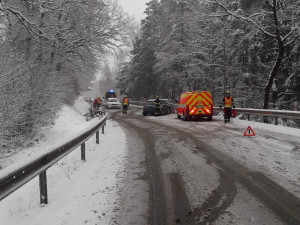 Na spojnici Svojkovice - Holoubkov se střetla dvě osobní a jedno nákladní vozidlo.