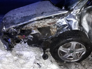 Řidič osobáku nedával pozor, vjel do protisměru a čelně se střetl s vozem a náklaďákem