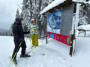 V šumavském areálu Ski&Bike Špičák se poprvé rozjede lanovka 7. prosince. Na sjezdovkách je půl metru sněhu