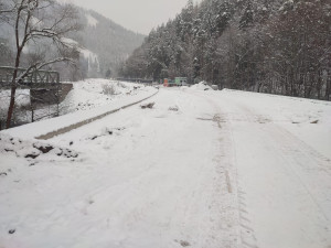 Kvůli sněžení a mrazům přerušili dělníci práce na mostech na hlavním tahu mezi Plzní a Karlovými Vary