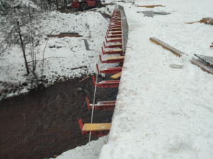 Kvůli sněžení a mrazům přerušili dělníci práce na mostech na hlavním tahu mezi Plzní a Karlovými Vary