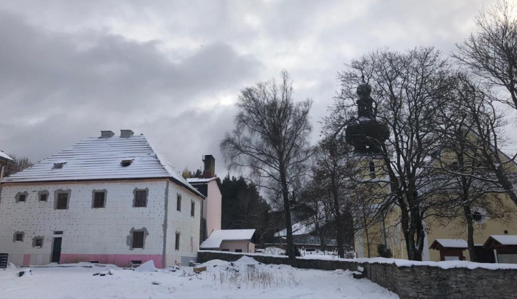 Bývalá fara v šumavském Srní se proměňuje v Dům Karla Klostermanna, od jeho úmrtí uplynulo letos 100 let