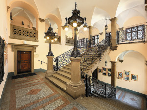 Plzeňská radnice se stala národní kulturní památkou, na seznam se dostala i Křižíkova tramvaj z roku 1899