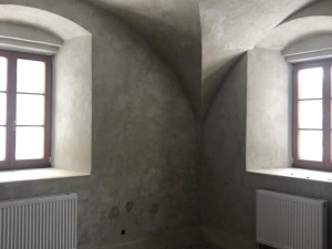 Bývalá barokní fara v šumavském Srní se proměňuje v Dům Karla Klostermana, od jeho úmrtí uplynulo letos 100 let