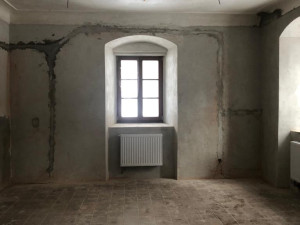 Bývalá barokní fara v šumavském Srní se proměňuje v Dům Karla Klostermana, od jeho úmrtí uplynulo letos 100 let