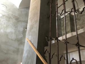 Bývalá barokní fara v šumavském Srní se proměňuje v Dům Karla Klostermana, od jeho úmrtí uplynulo letos 100 let