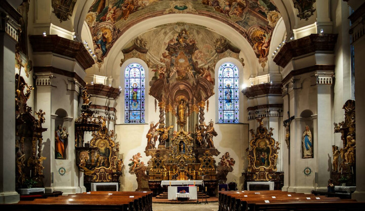 Obnova interiéru kostela v Domažlicích vynesla restaurátorům památkářského Oscara
