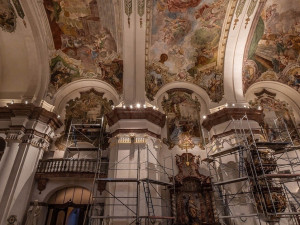 Obnova interiéru kostela v Domažlicích vynesla restaurátorům památkářského Oscara